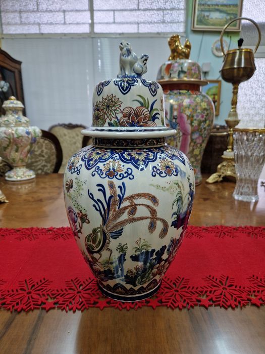 Страхотна антикварна холандска порцеланова урна купа