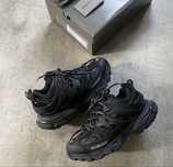 Balengiaga trak black