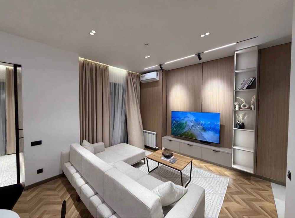 Срочно сдается 2х комнтная квартира в ЖК Akay city