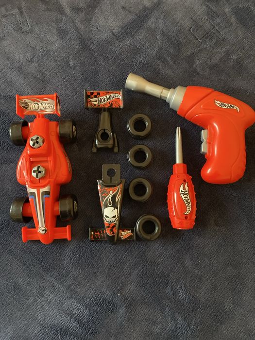 Masina de curse Hot Wheels cu surub