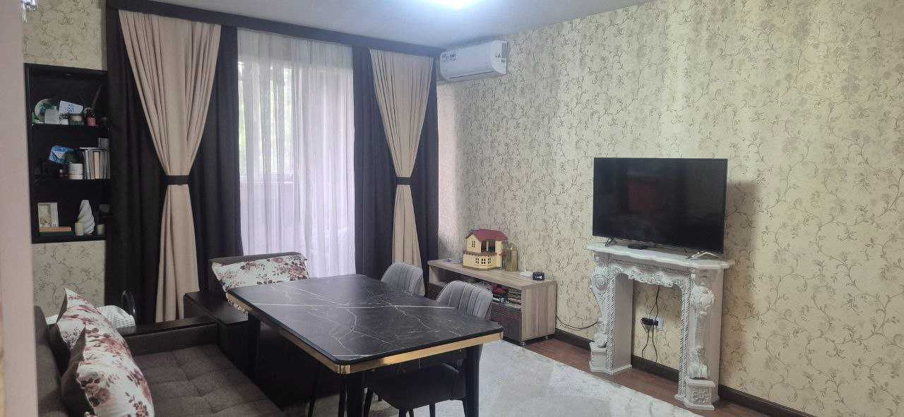 Продаётся 3-комнатная в Ц-5, 70м². Кафе Ширин, парк Анхор КИРПИЧ