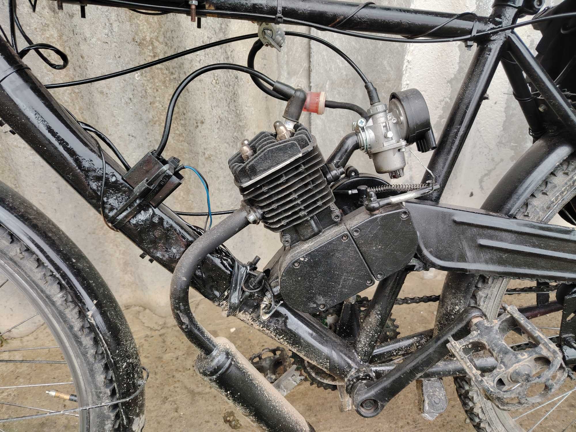 Vând bicicleta cu motor de 80