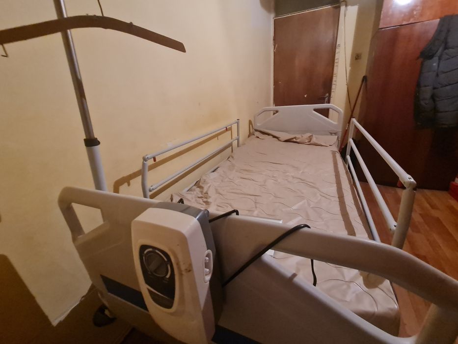 Pat spital cu saltea antiescara