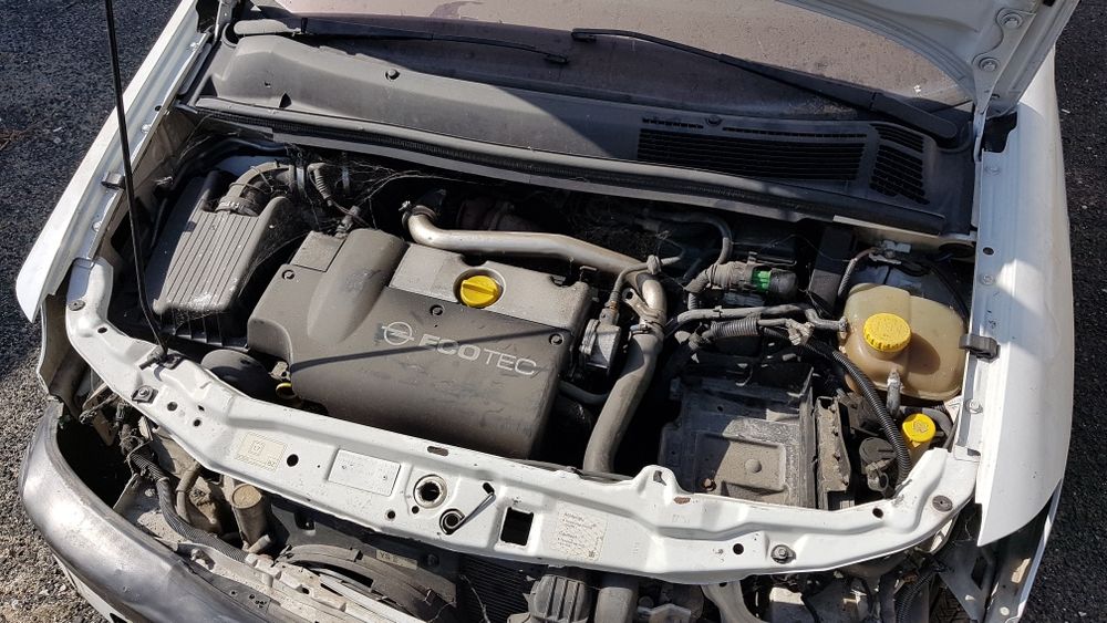 Продавам Опел зафира на части