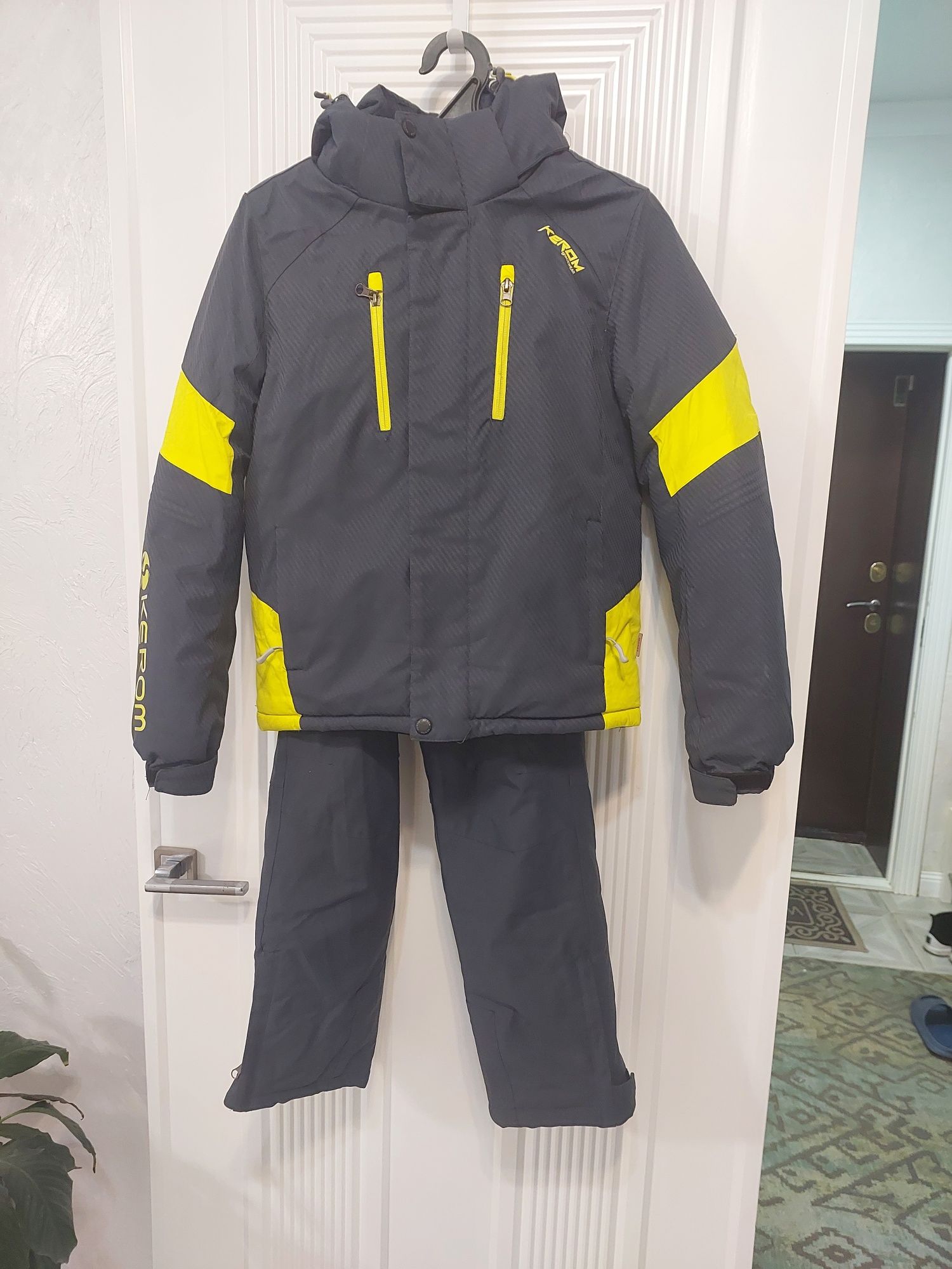 Продается лыжный костюм