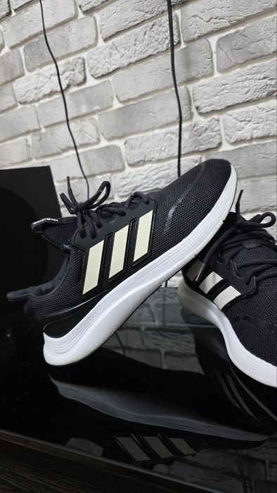 Оригинальные кроссы adidas