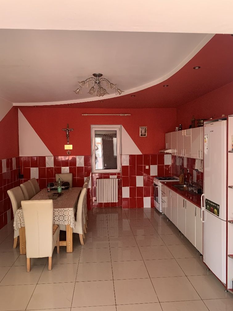 Vând casă conac în Comuna Cricău, Alba