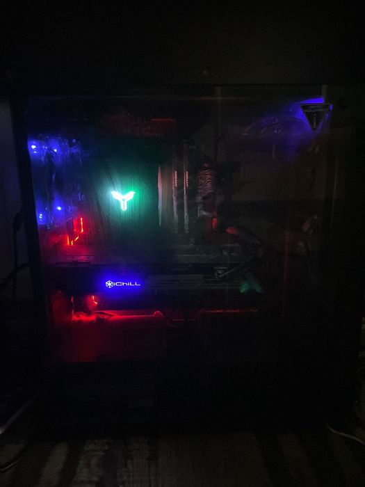 Vand PC Gaming + Monitor Ieftin Si Bun
