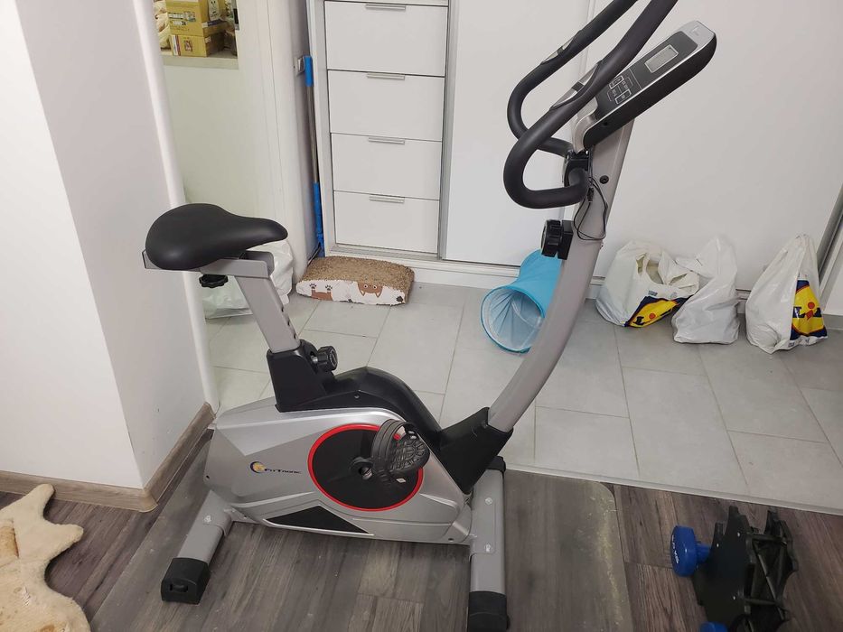 Bicicleta magnetica FitTronic, volanta 9 kg, greutate suportata 120 kg