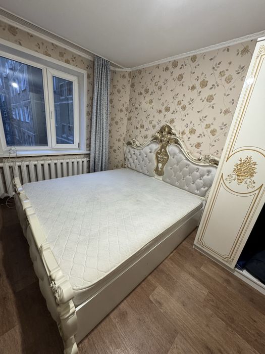 Продам спальную гарнитуру