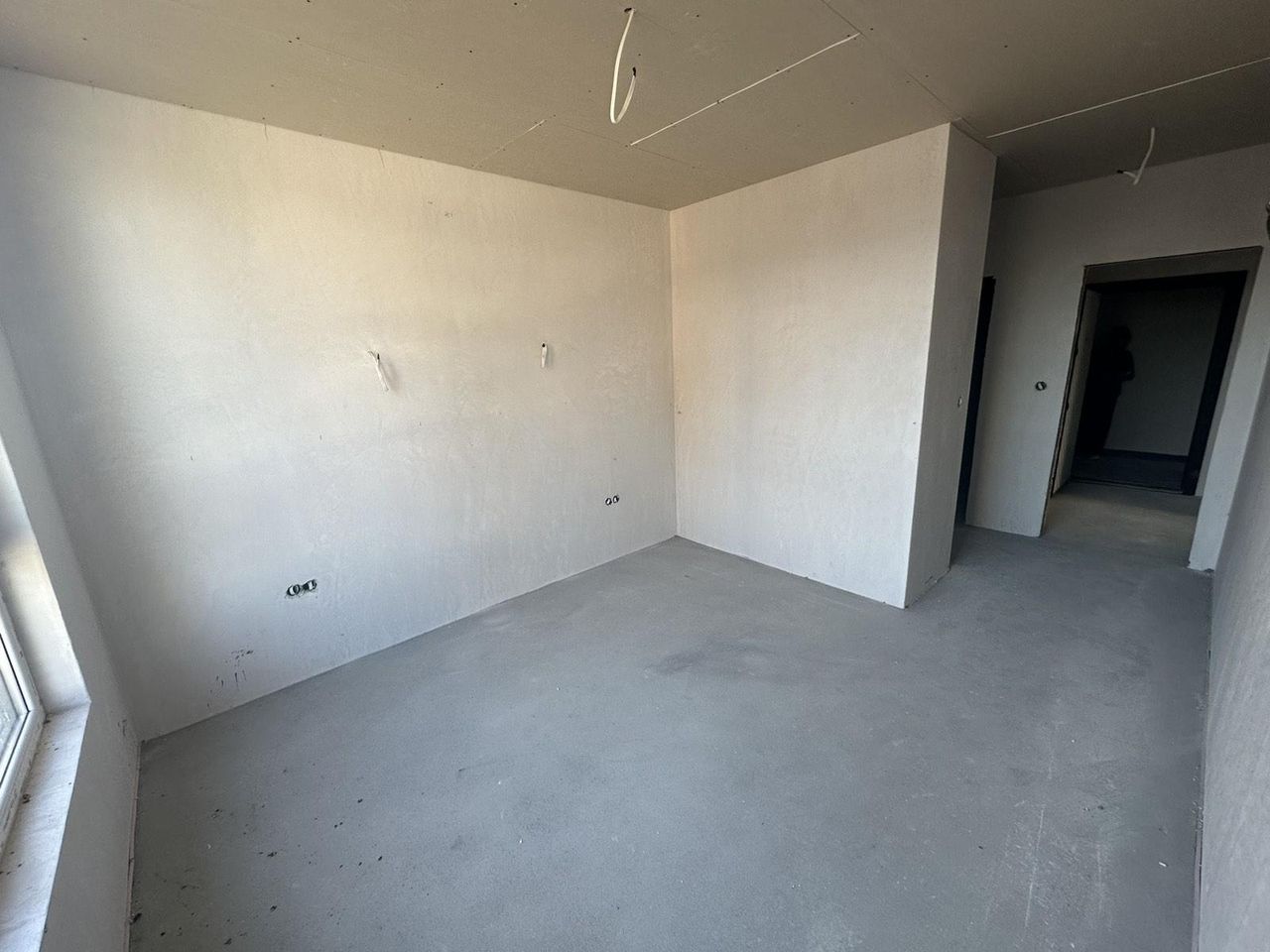 Продава се Тристаен апартамент в Бургас, Изгрев - 108 кв.м за 1343 €/кв.м - Снимка #2