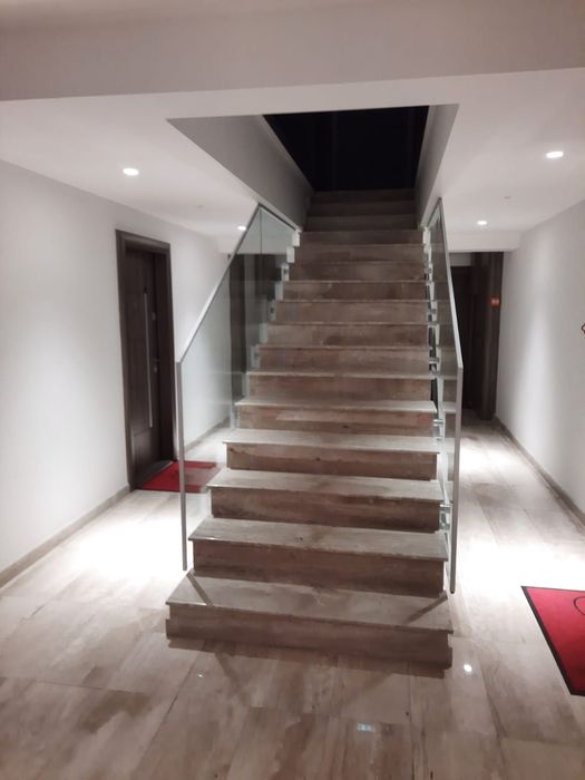 Inchiriez apartament