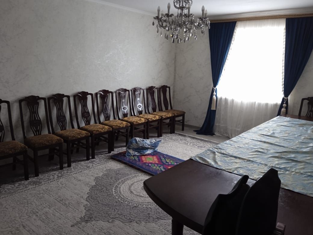 Үй сатылады. Дом продается.