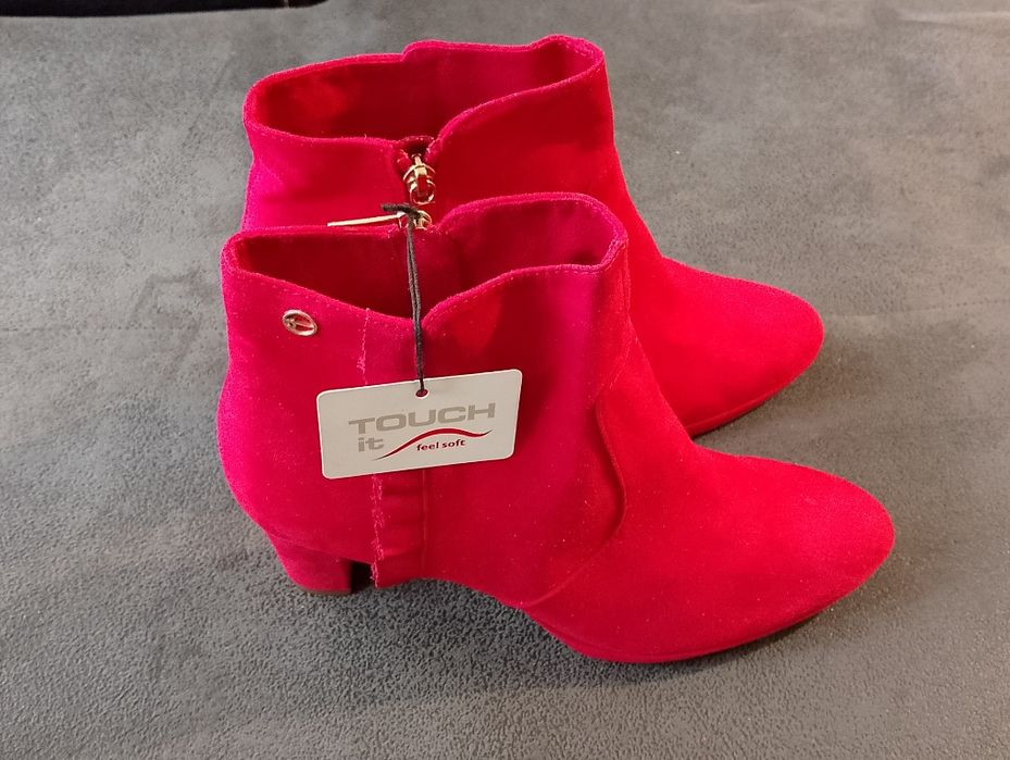 Дамски боти на ток