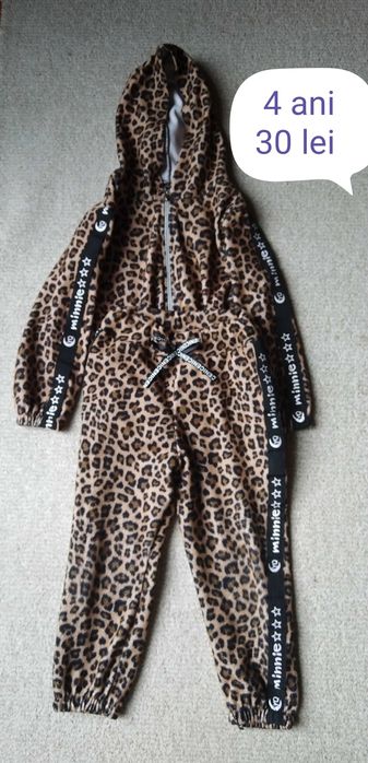 Vând trening catifea mărimea 4 ani
