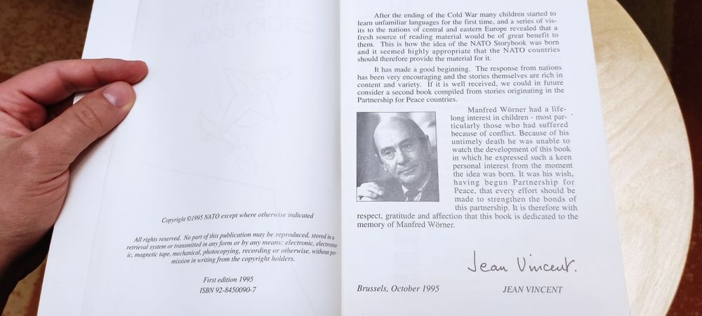 Carte povesti in Engleza The NATO Story Book (Editia 1), tiraj limitat