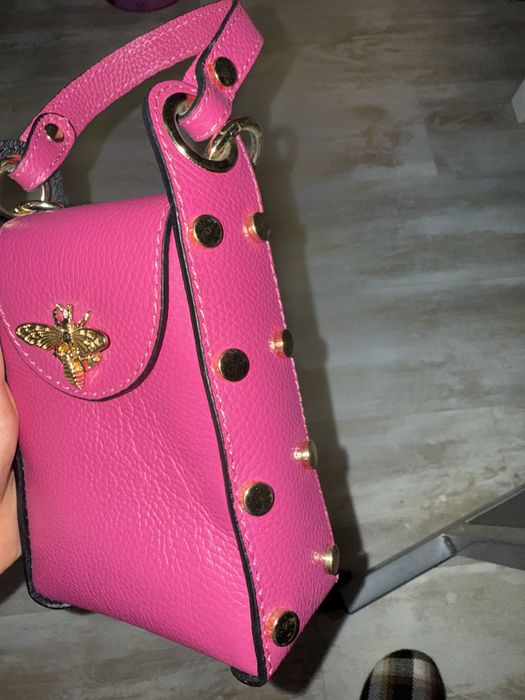 Дамска чанта с капси