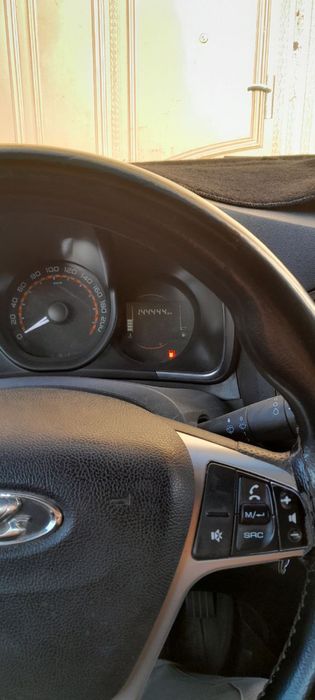 Lada Xray metalik birinchi qo’l