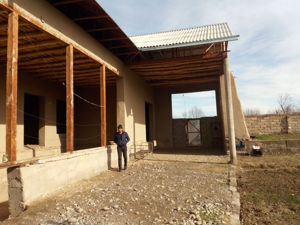 10 сотикли уй сотилади, тепарлик махаллада.