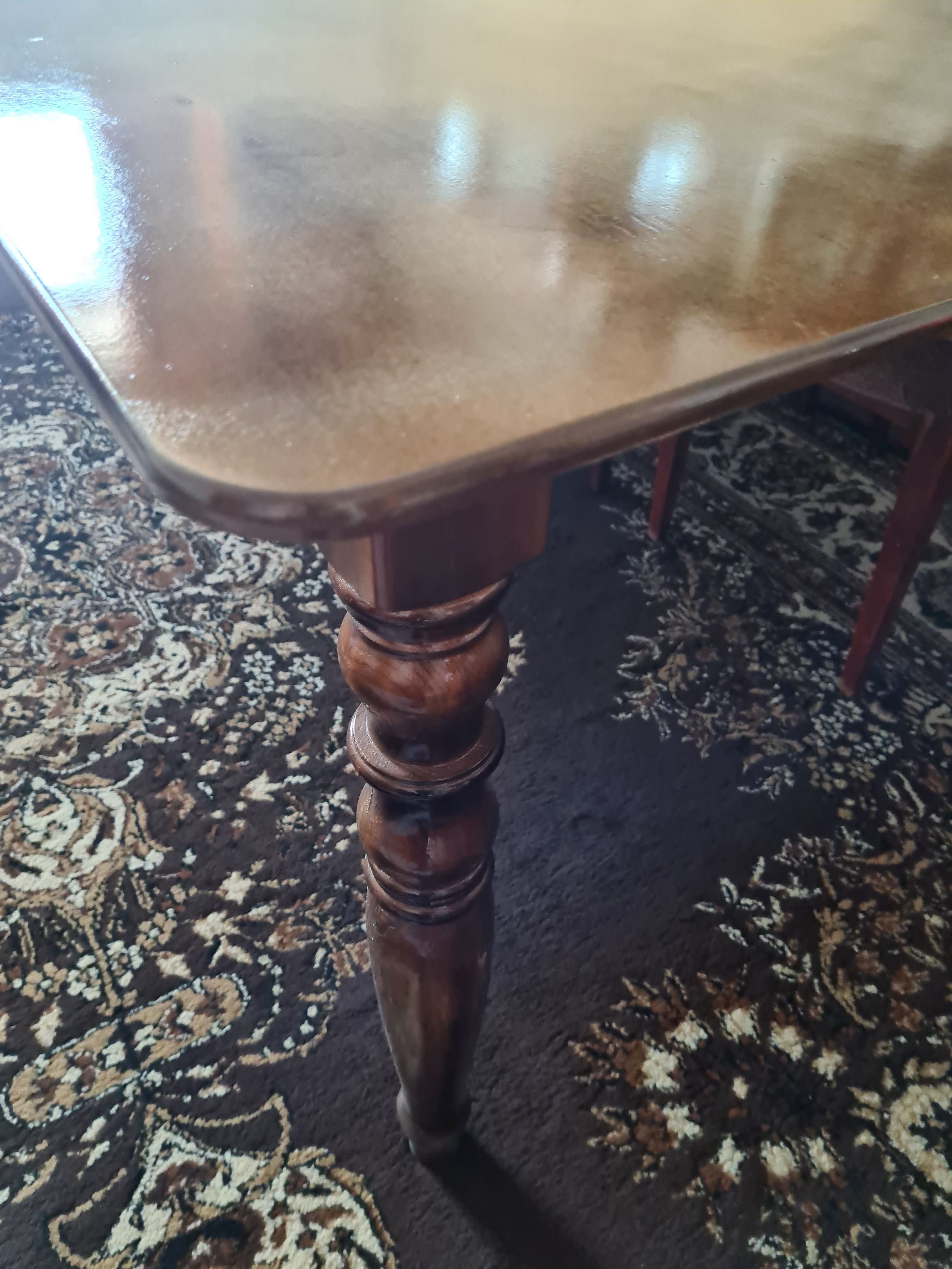 Продам деревянный стол по цене стула