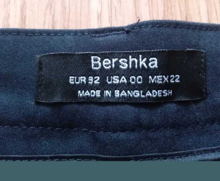 Pantaloni Bershka