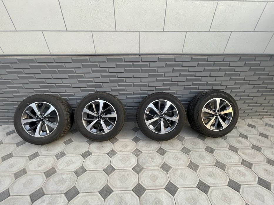 Зимние шины Toyo 235/60R18 с дисками и датчиками давления