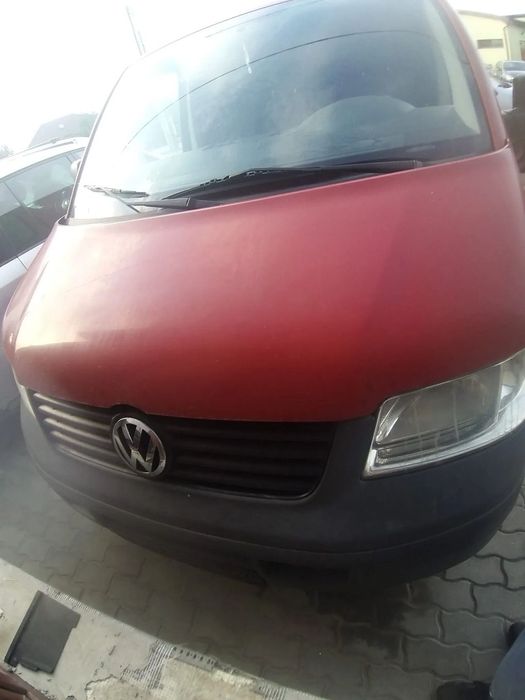 Dezmembram Volkswagen Transporter T5 din 2008 , 1.9 TDI , cod motor: BRR , Rosu