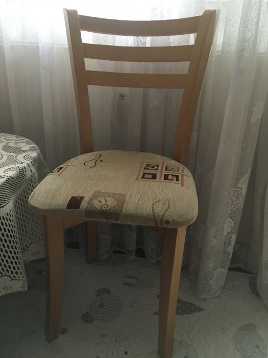 Кухненска маса   / разтегателна с два стола