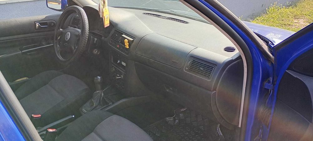 Vand VW GOLF 4 1000 EURO negociabil.