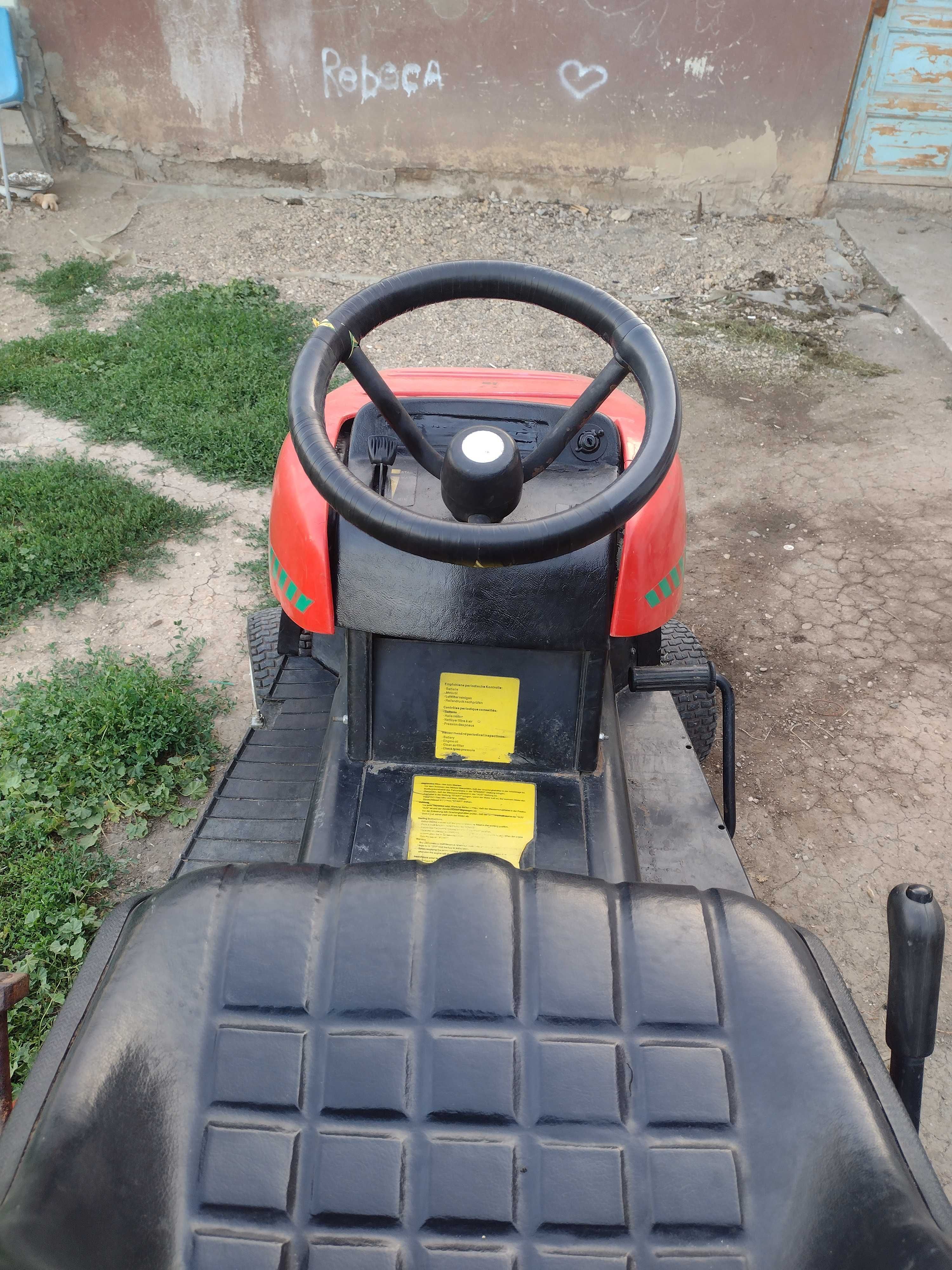 Tractoras PT diferite activități . NU ESTE pt tăiat iarba 14,4 cp