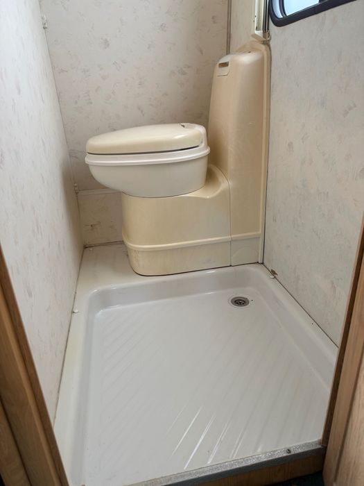 Каравана със френска спалня