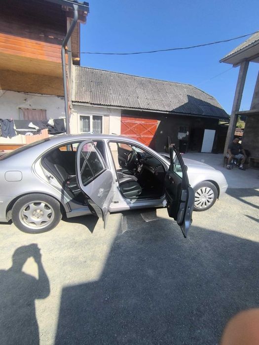 Mercedes E200 Manual