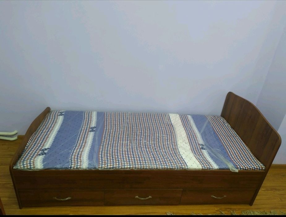 Односпальный кроват сотилади