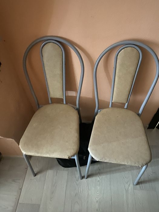 Продам стулья как на фото три штуки