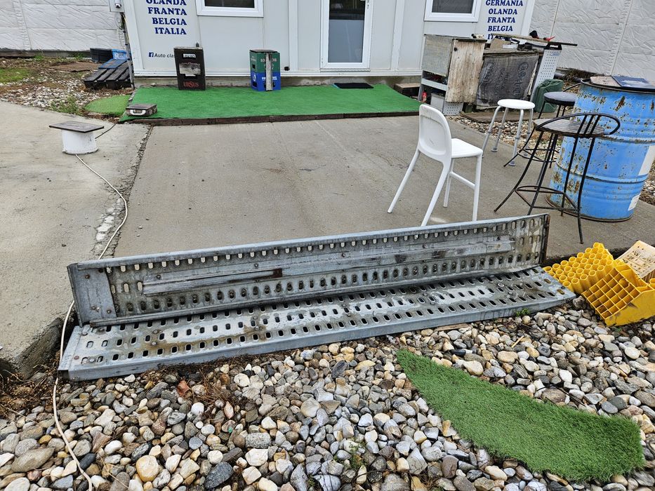 Vand rampe lungi  auto pentru remorca,platforma 2,50m x 0,30m