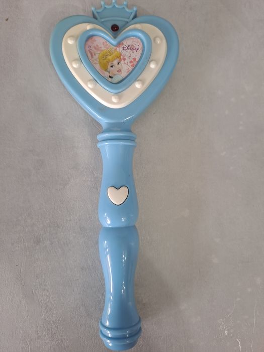 Плюшени и твърди играчки.