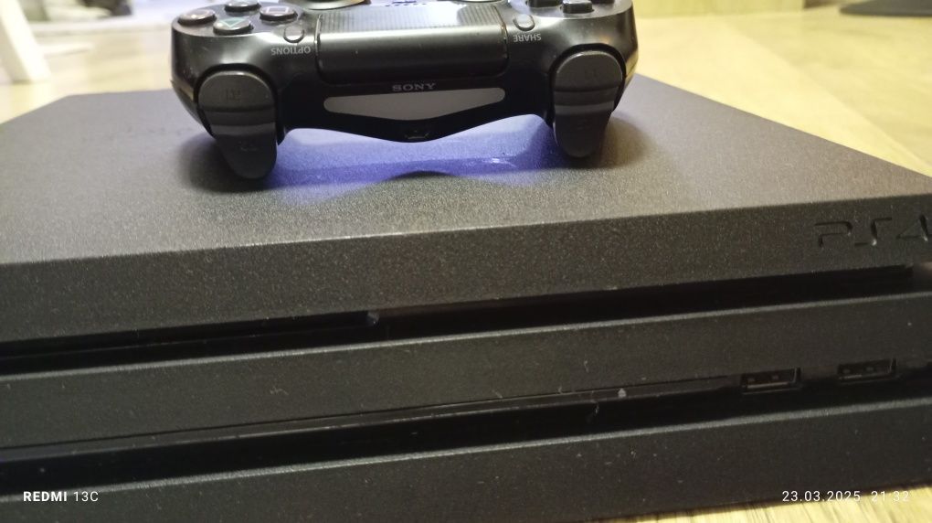 Продавам PS4 1ТB
