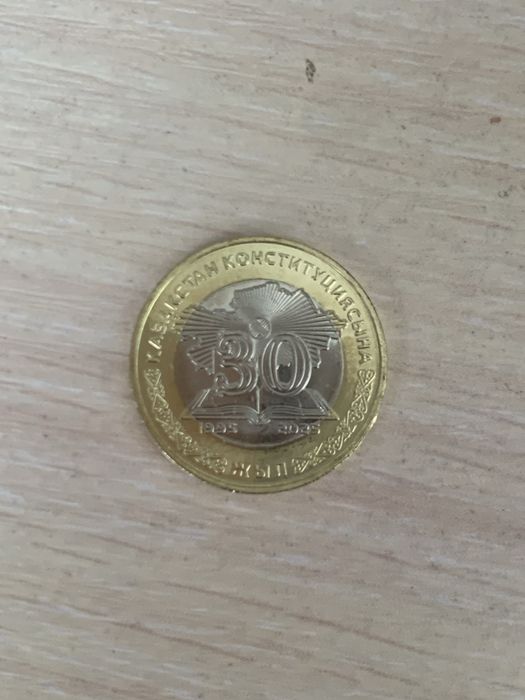 Продам монету 100 тенге