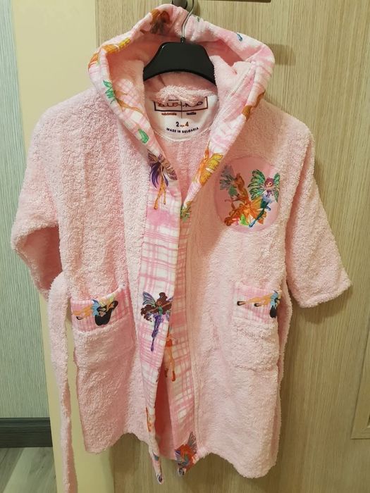 Ново, детско халатче, 100% памук, 
размер 2-4г.Цена - 29лв.