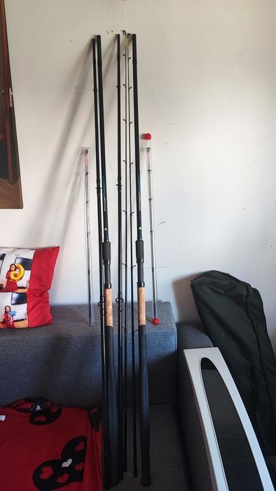 Se scot la vinzare 2 feedere preston,lungime 4 m