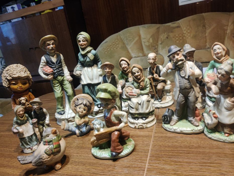 Колекция  от стари фигурки Баба и Дядо.