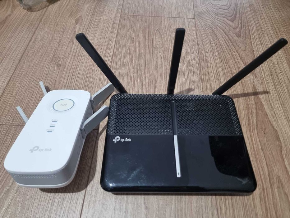 Router TPLink Archer C2300 si Range extender/AP TPLink AC2600 RE650