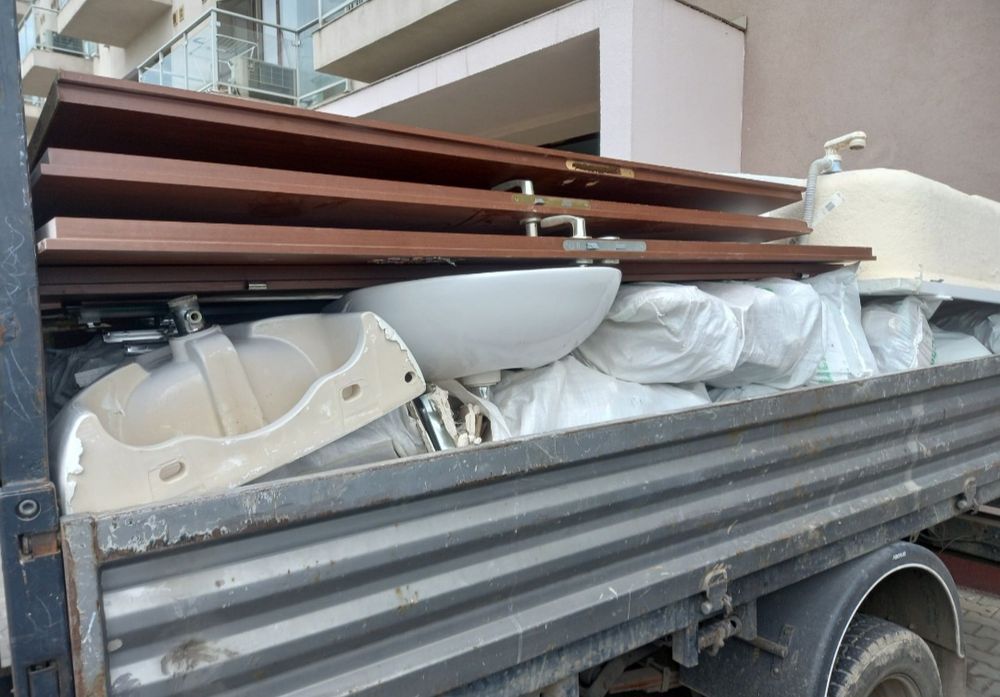 Oferim servicii complete de ridicat moloz debarasari mobiler vechi