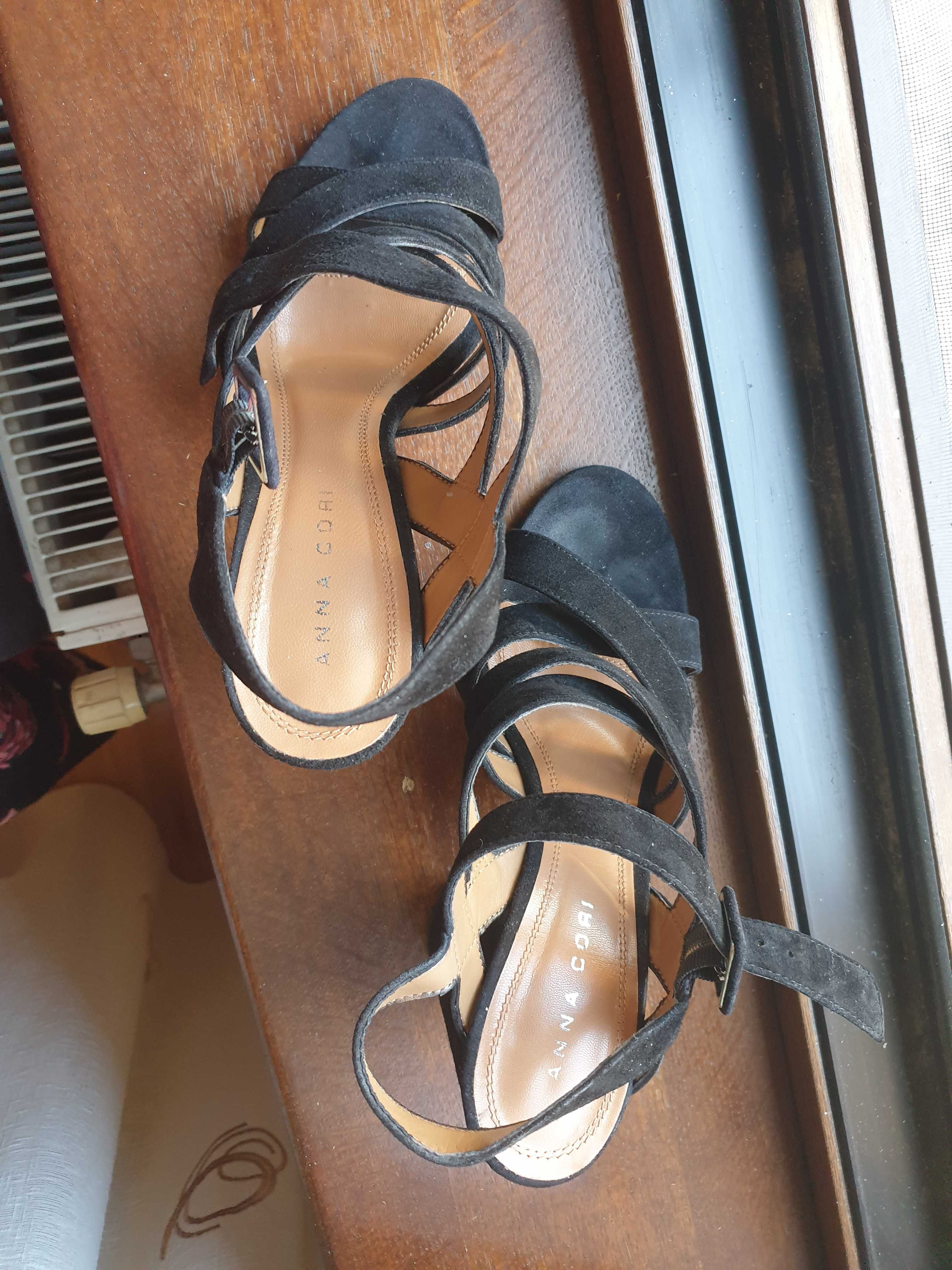 vand doua perechi sandale piele nr 39 toc inalt, de firma