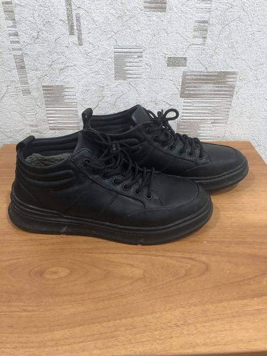 Продам ботинки на зиму 39 размер