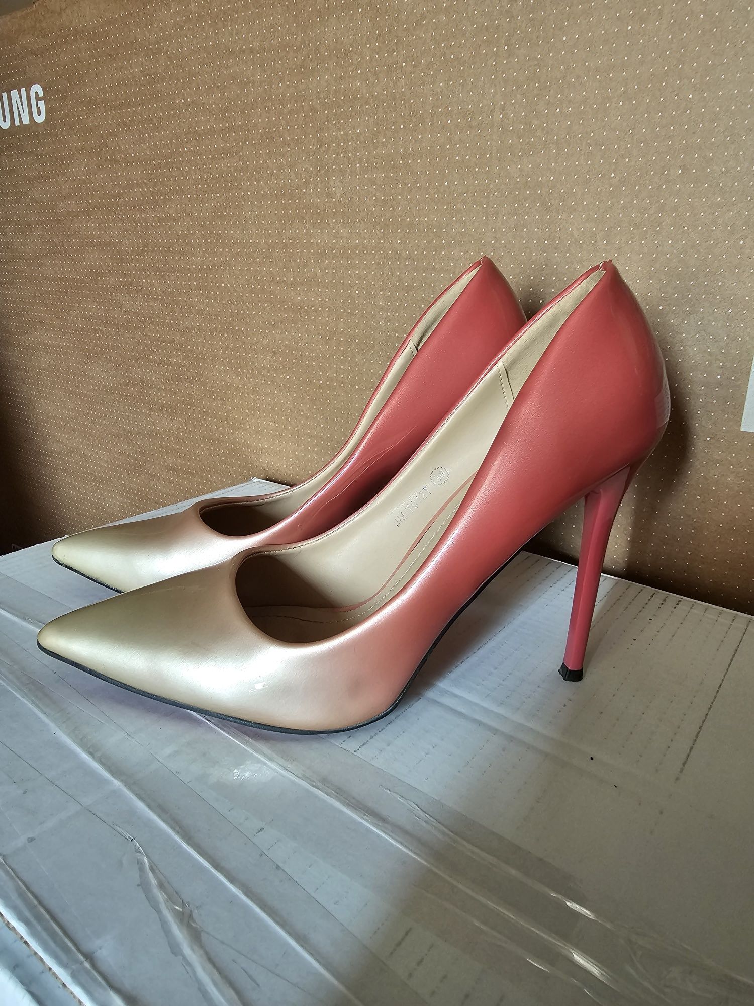 Pantofi eleganți stiletto