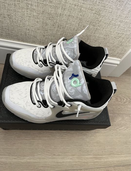 Nike кроссовки новые