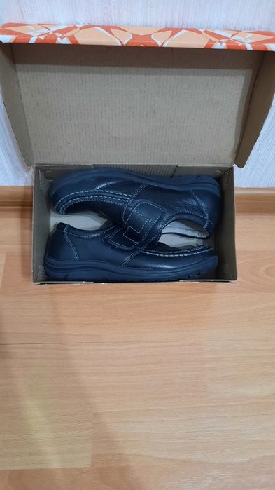 Продам туфли на мальчика