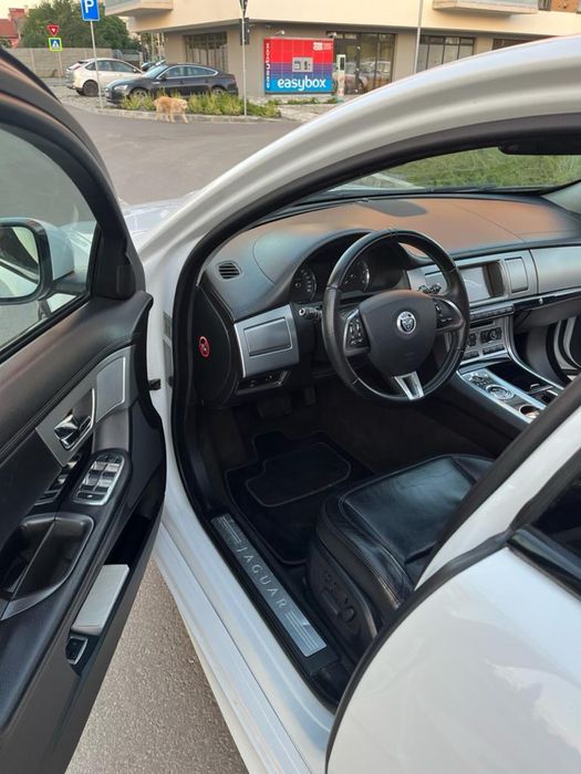 Jaguar XF 2.2 D trapa/ piele