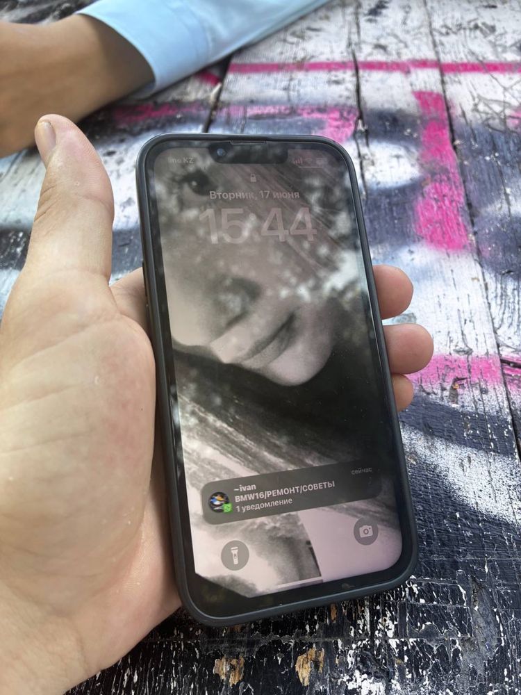 Продам iPhone 13